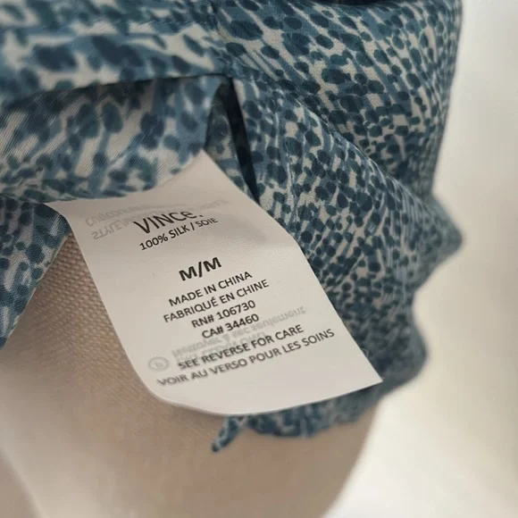 Vince Blouse Size Medium Silk Blue V Neck Popover Relaxed Fit Top Sleeveless - Picture 6 of 7